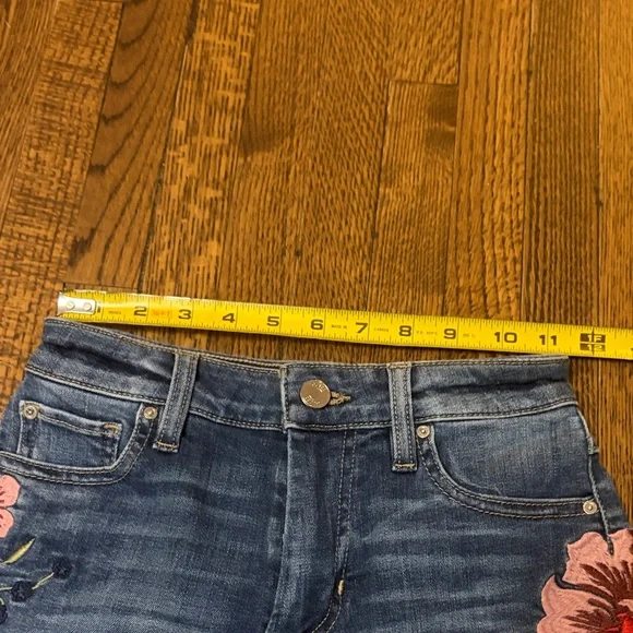 Guess High Waisted Denim Shorts with Flowe Embroidery - Picture 4 of 7